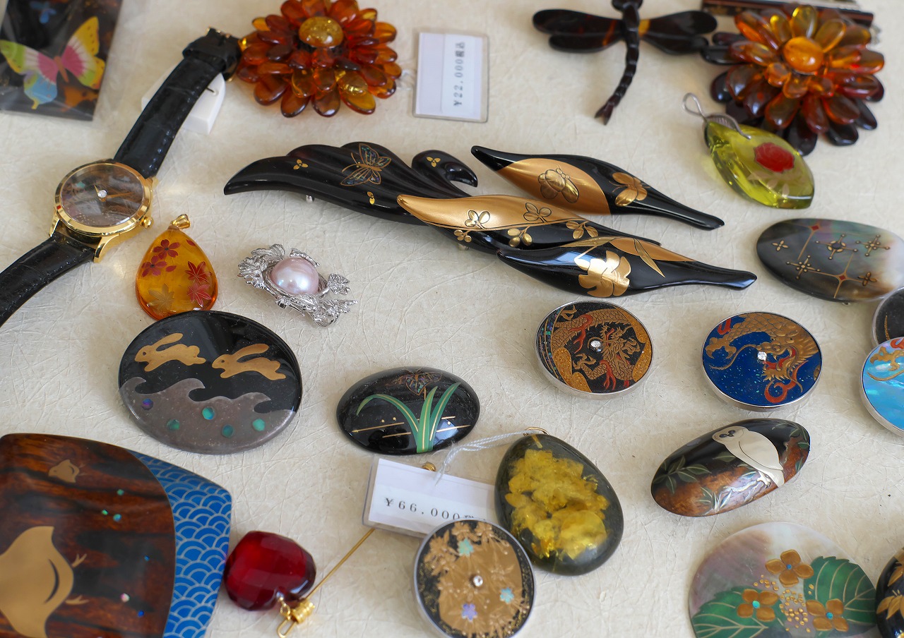 蒔 絵 | 飯山仏壇とは | 飯山仏壇事業協同組合